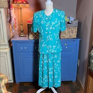 Leslie Faye size 8 Vintage 2 piece dress suit